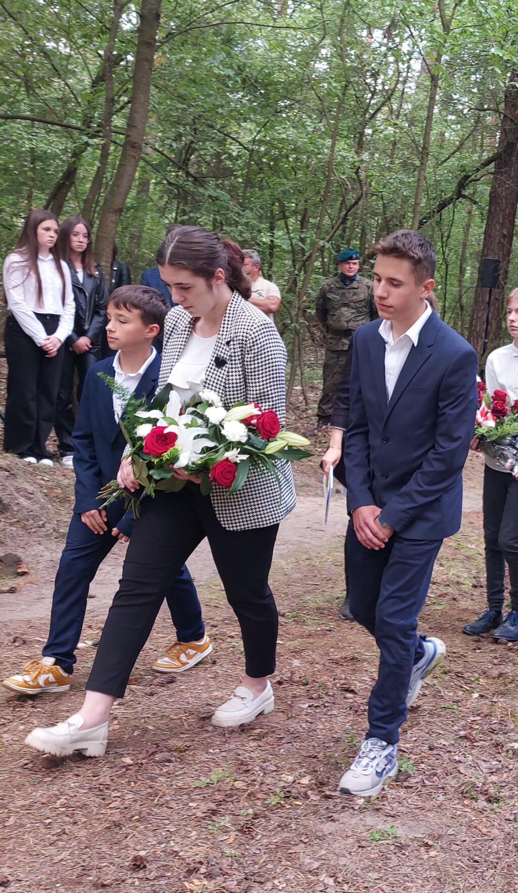 Udział uczniów klas ósmych w uroczystości patriotycznej