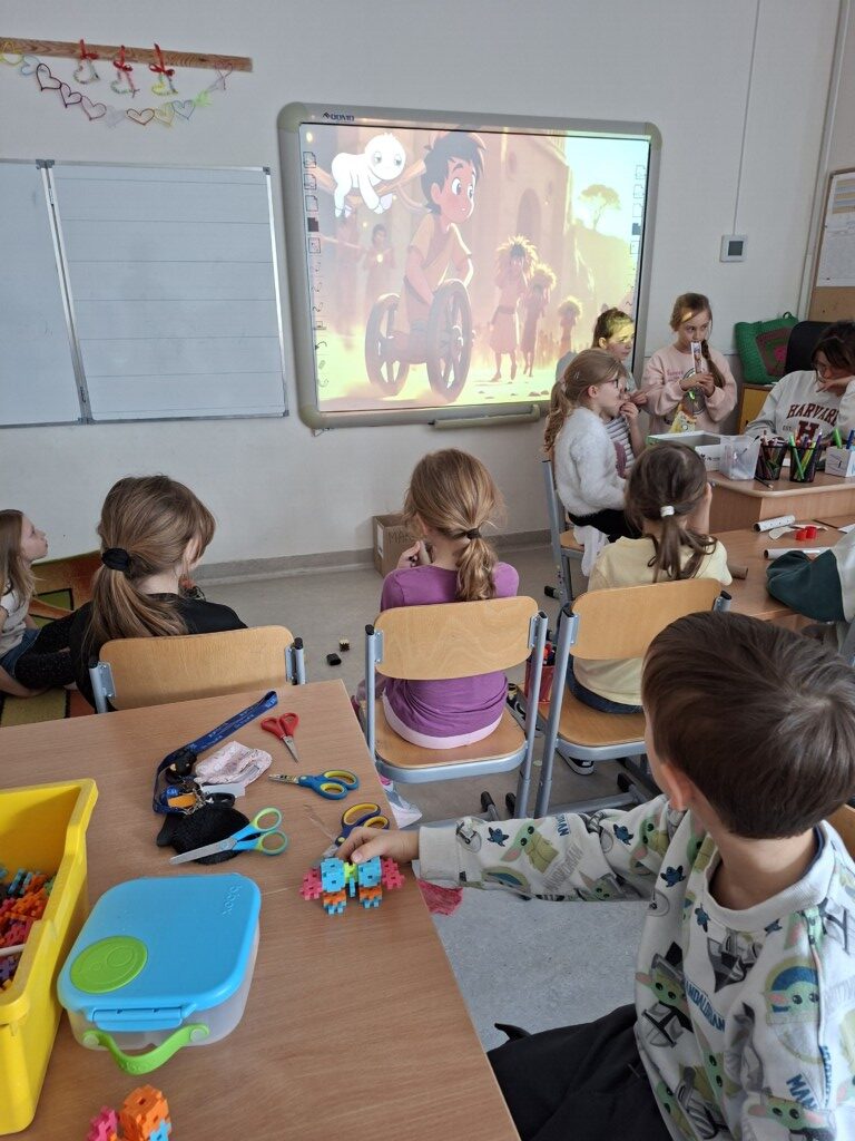 Dzieci oglądające film